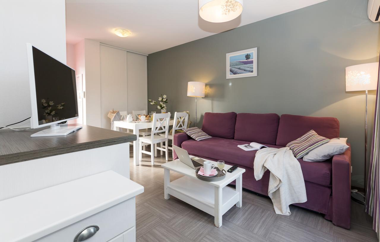 Residence Odalys Cote Provence Gréoux-les-Bains Esterno foto